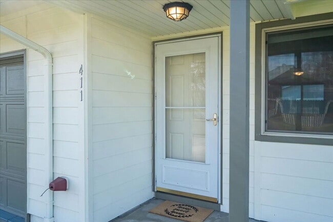 Photo - 411 E 3rd St