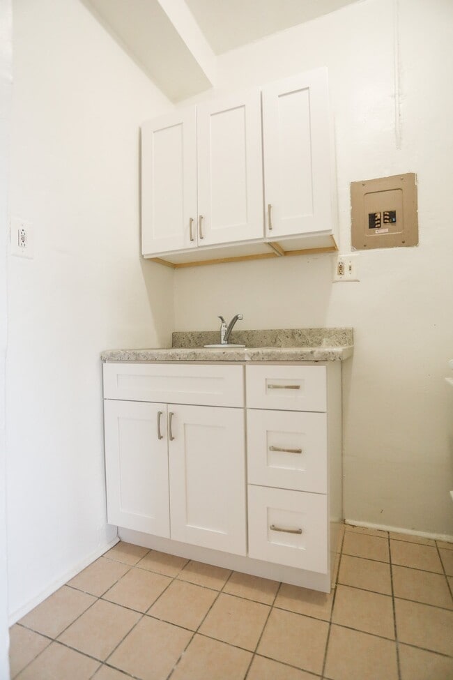 Photo - 7455 N Greenview Ave Unit 5