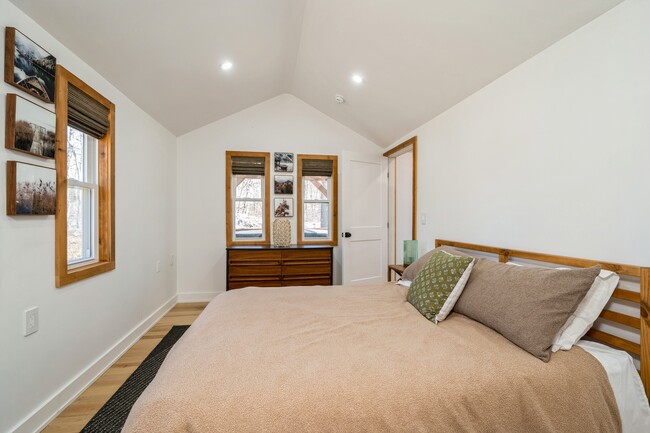 Photo - 100 Poplar Ln