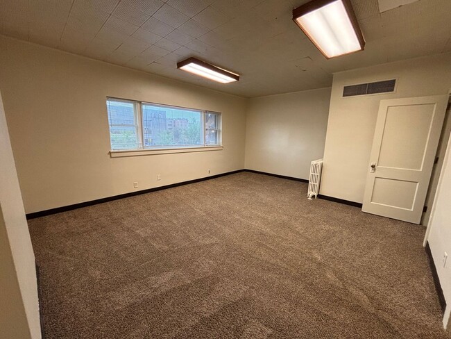 Photo - NJ611 Unit 611-1/2 (B2-330)