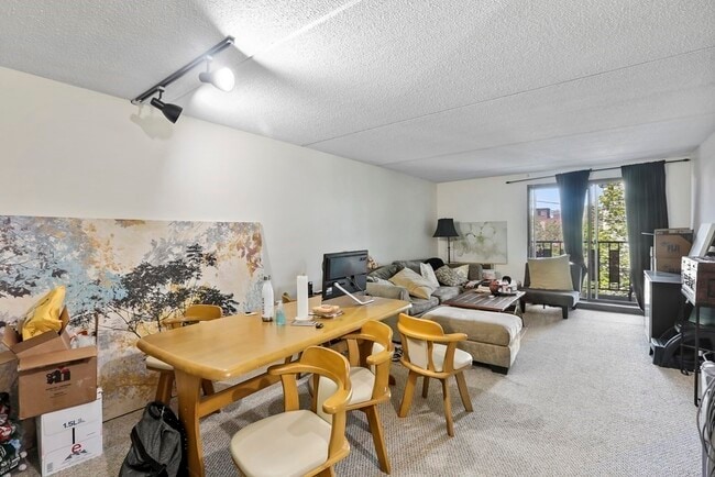 Building Photo - 12-16-16 Ellery St Unit 303