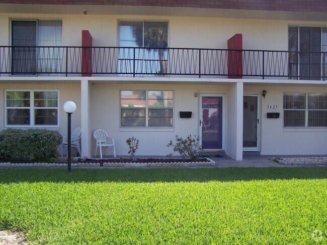 Building Photo - Beach Condo