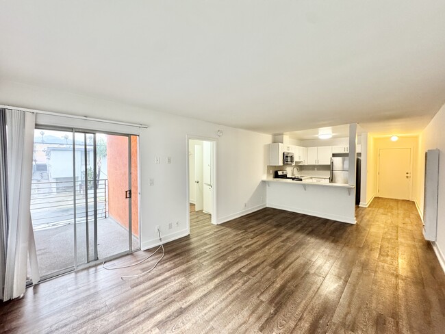 Photo - 5128 De Longpre Ave Apartment Unit 1A