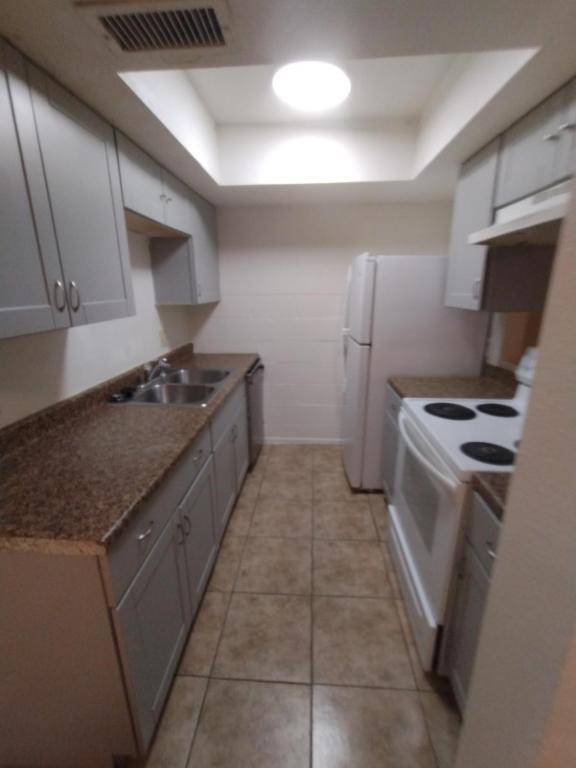 3412 W El Caminito Dr