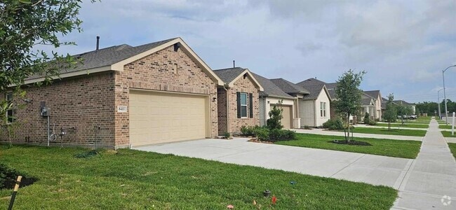 Building Photo - 8411 Bay Oaks Dr Rental