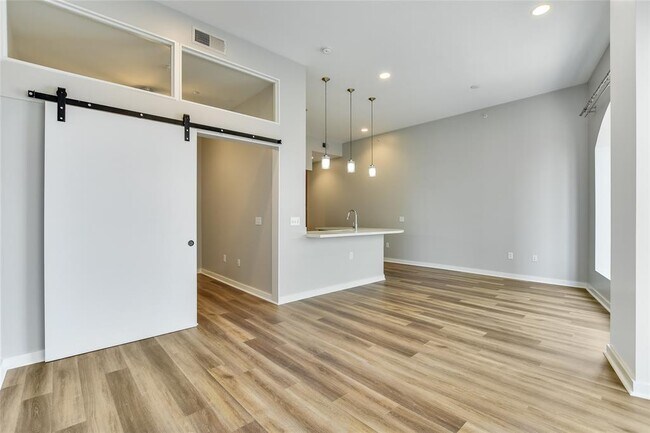 Photo - 507 Sabine St Unit 709