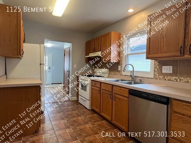 1125 Bement St