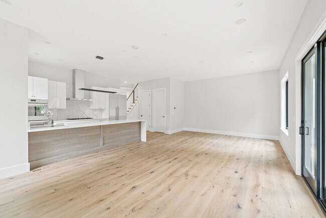 Photo - 94 Thurston Rd
