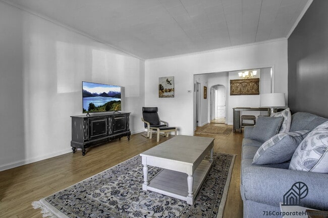 Building Photo - Furnished 2-Bedroom First-Floor Apartment Near Elmwood Village Unit 1