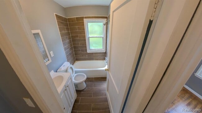 Photo - 18411 Grandville Ave