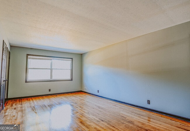 Photo - 2877 Whispering Hills Dr