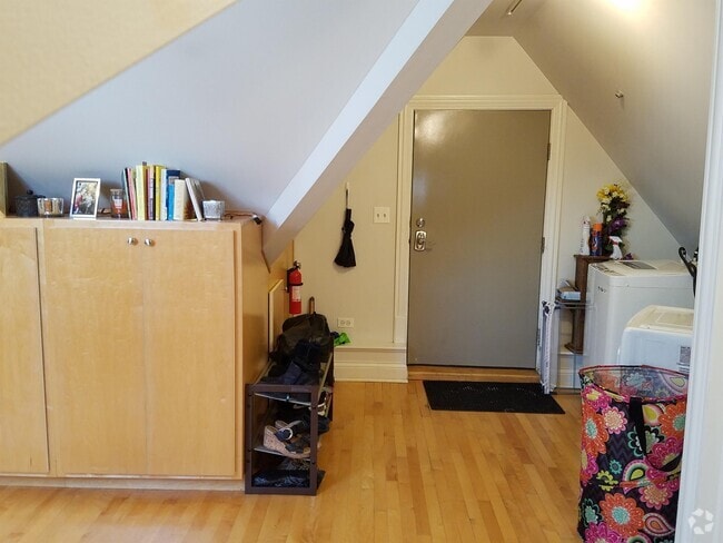 Building Photo - 1140 W Wrightwood Ave Rental