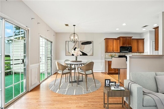 Photo - 2263 Leicester Way SE