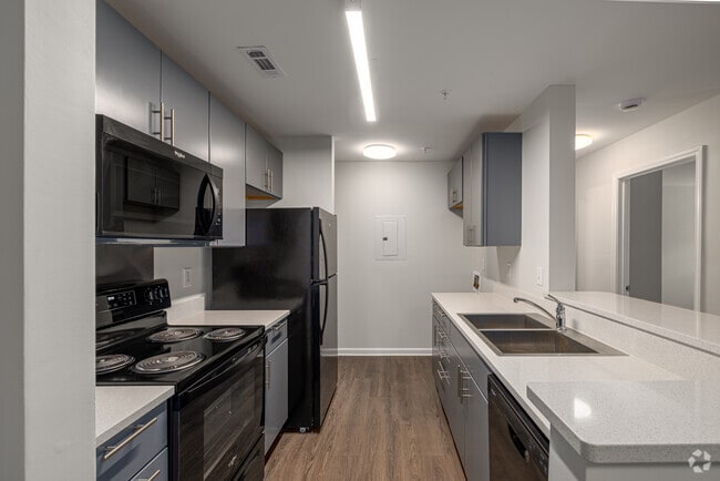 2BR, 2BA - 1032SF: Kitchen