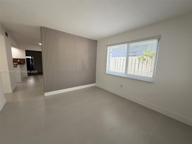 Photo - 501 NW 25th Ct