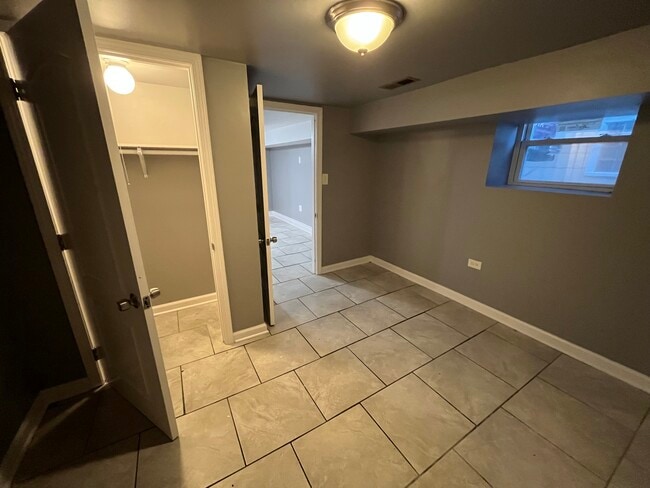 #1 bedroom - 5154 W EDDY ST Unit Garden