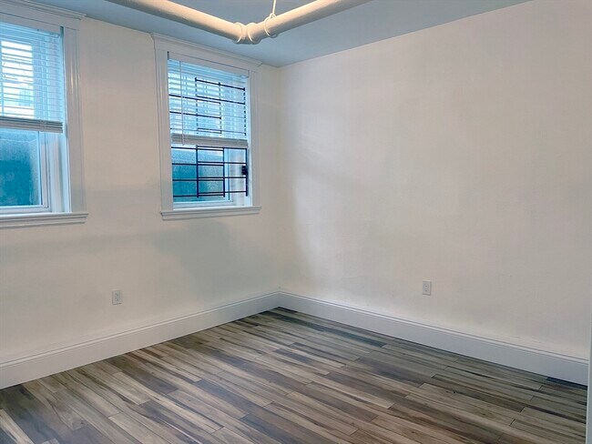 73 Thatcher St Unit B