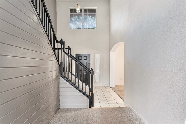 Photo - 2635 Lakehills St