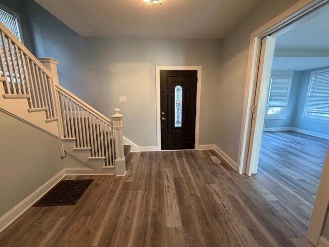 Building Photo - 218 S 14th Ave