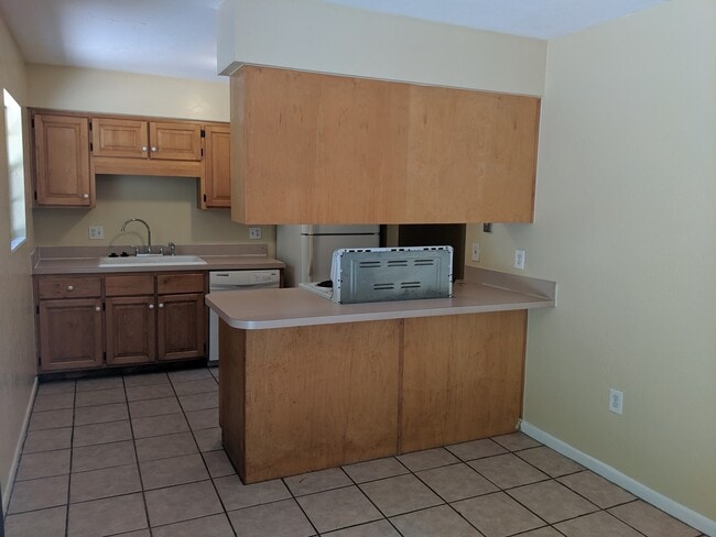 Photo - 4-bedroom, 2-bath home on University Ave next to UF