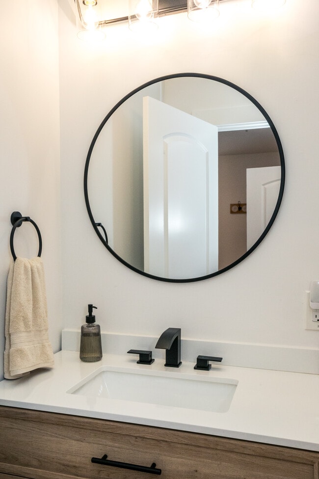 Photo - 1035 Hamlet St