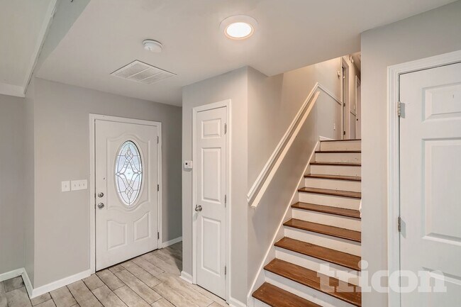 Photo - 635 Garden Grove Dr NW