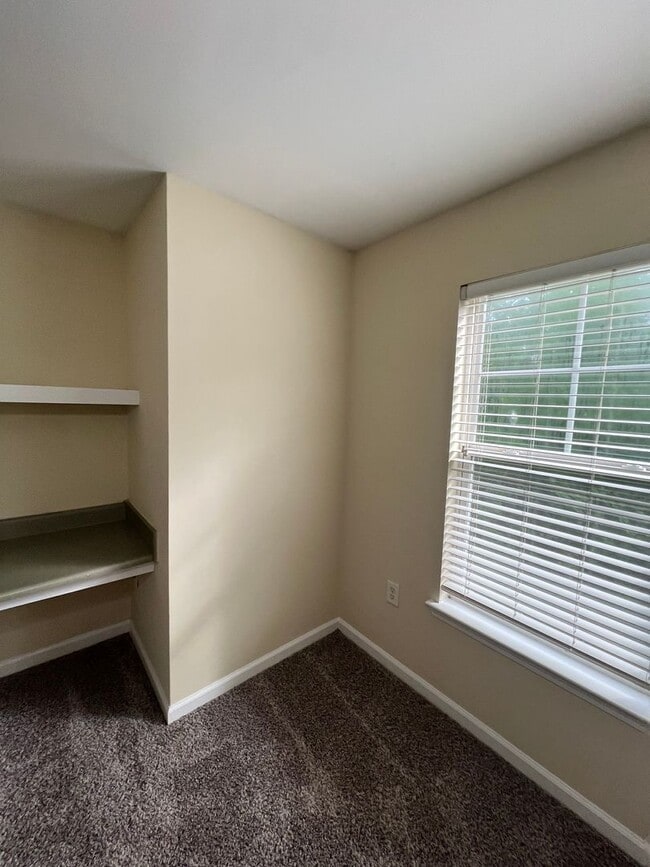 Building Photo - 3720 Spruce Ridge Way Unit 22-2211 - D