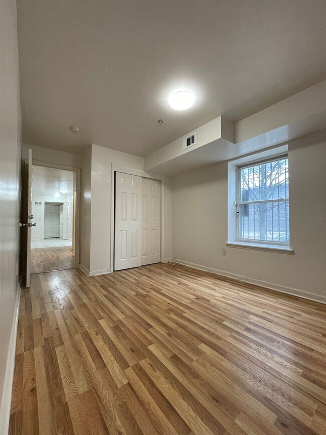 Photo - 636 57th St Unidad 1