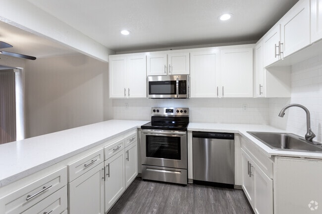 2HAB, 1BA - 960 ft² - Westmont Apartment Homes