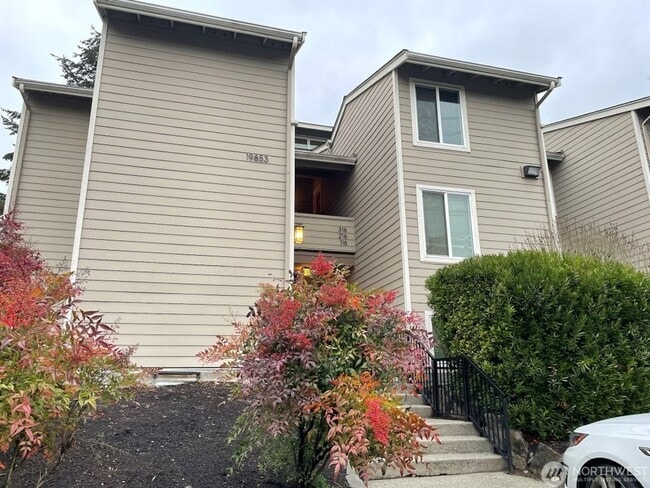 Building Photo - 2Bd/1.25Ba Lake Forest Park Condo Unit 116