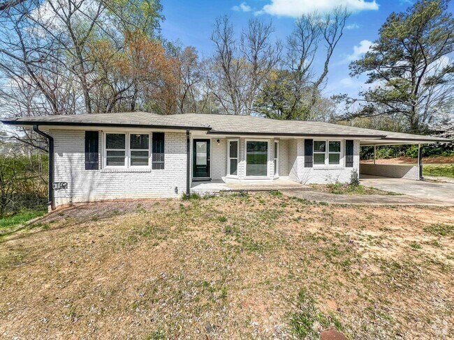 Building Photo - Completely Renovated 3 BR/3 BA Ranch with ... Rental