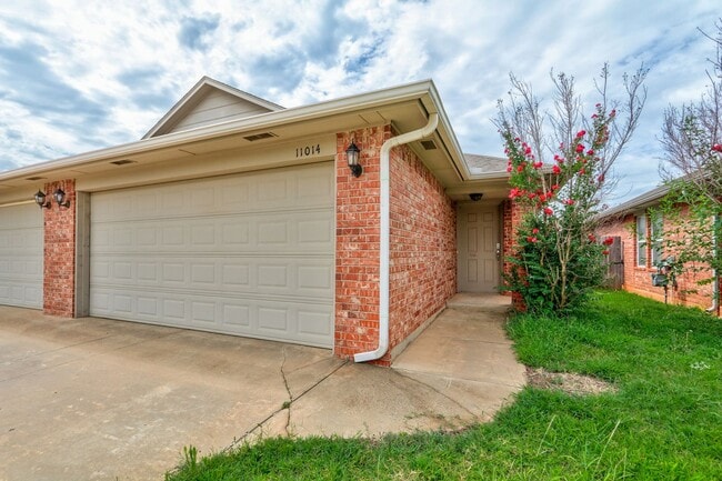 Duplex in Yukon, Available Now! - Duplex in Yukon, Available Now!