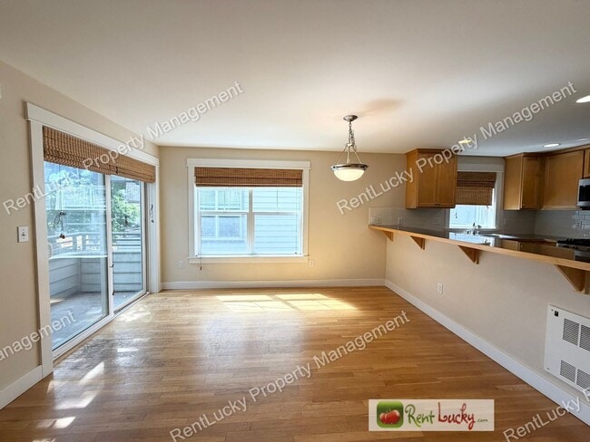 Building Photo - Fantastic 3 Bedroom in Ballard w/ Natural Lighting and Beautiful Finishes!