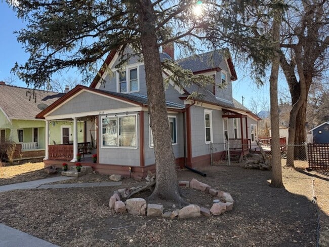 Building Photo - *West side charmer completely remodeled, mid century flare!