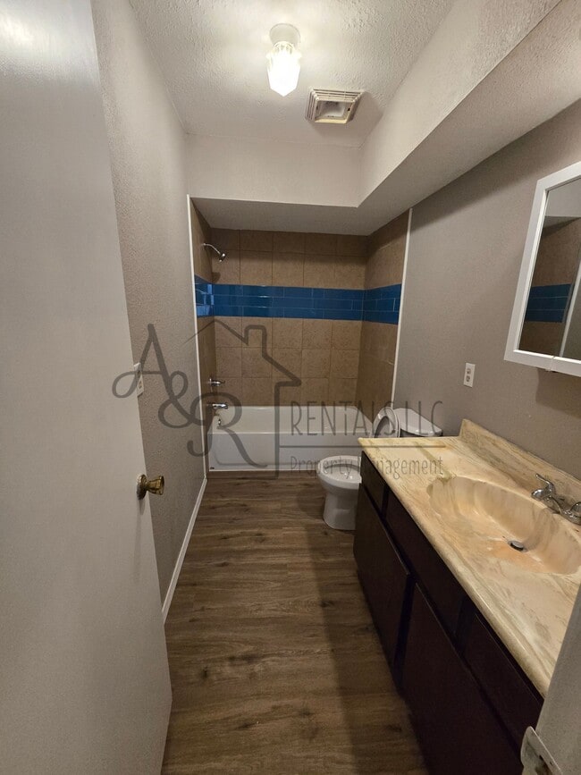 406 E Jefferson St Unit 1