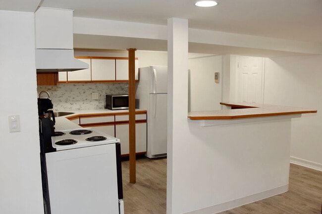 Fotografía del edificio - 55 Shadow Grove Ln Unidad Sleek Basement Apartment