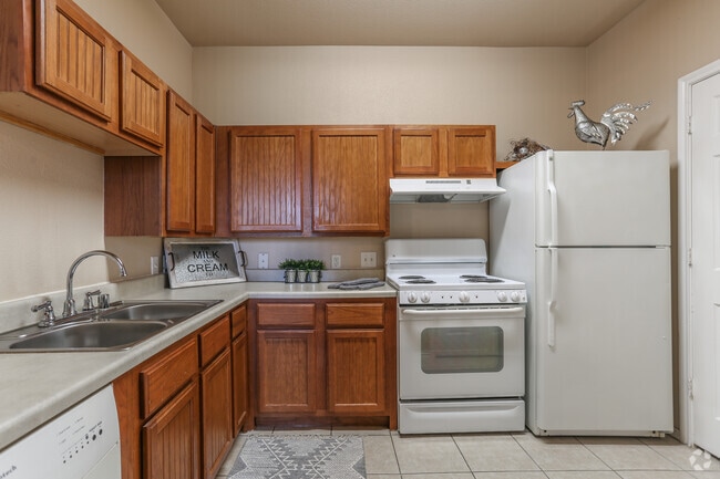 2 BR, 1 BA - 950 SF