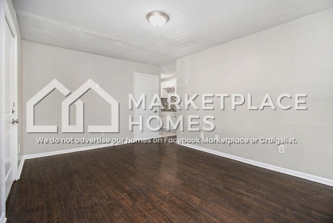 Photo - 2006 Akron Dr SE