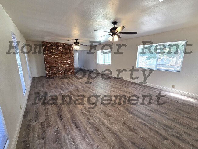 711 Sandra Ln