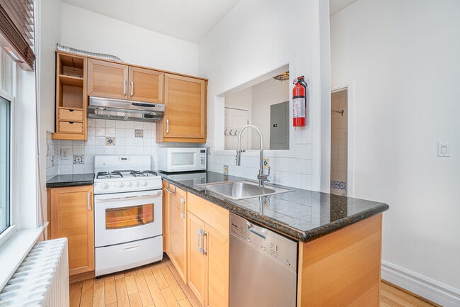Photo - 225 Major St