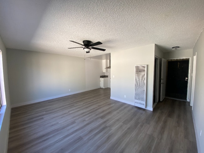 Photo - 1209 W 39th Pl Unidad 207