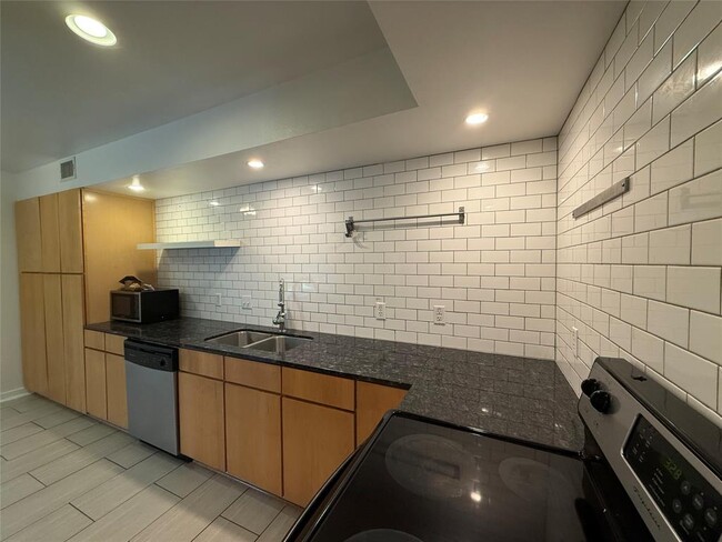 Photo - 2200 Dickson Dr Unit 123