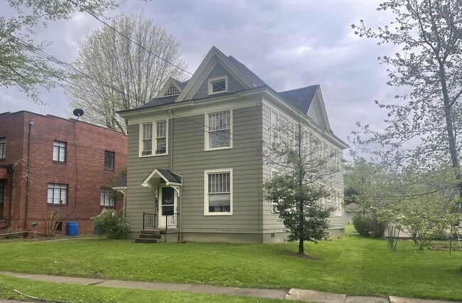Building Photo - 163 Edgwood St Unit 1st Floor