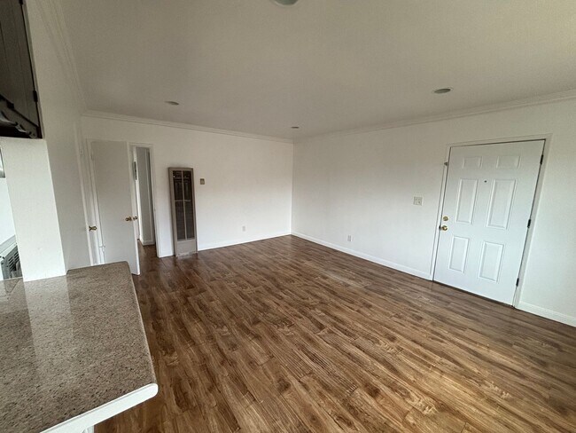 7033 Fulton Ave Unit 03