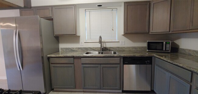 Photo - 1930 Pepperwood Ln