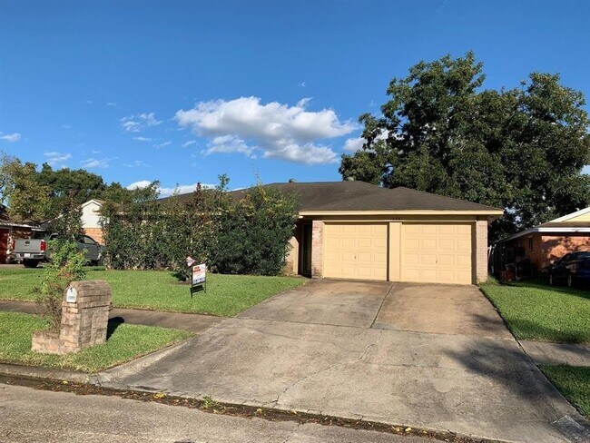 Photo - 1338 Holbech Ln