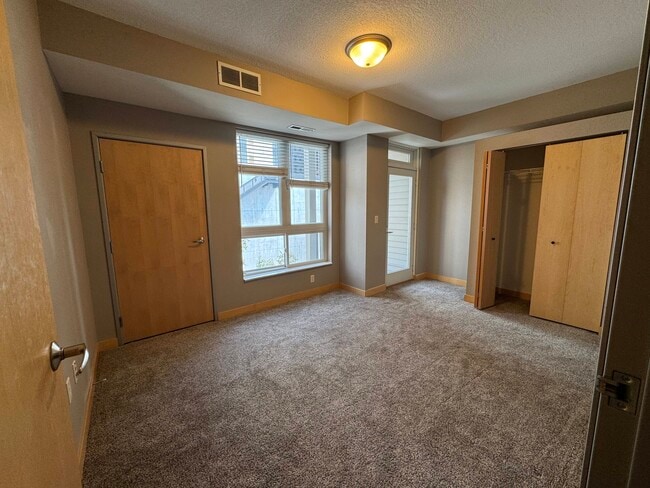 Building Photo - 2600 University Ave SE Unit 301 Rental