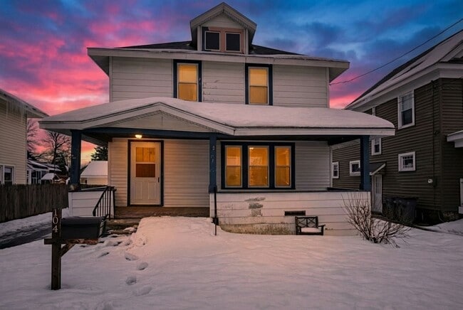 Building Photo - Large 4 bedroom home across from Franklyn Field.