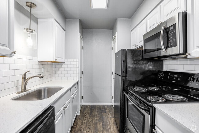 2BR, 1BA - 850SF - Kitchen - The Terraces at Lakehurst