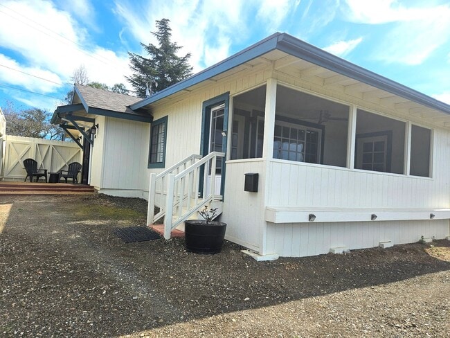 Building Photo - 1219 Deer Trail Ln Unit 1219-A